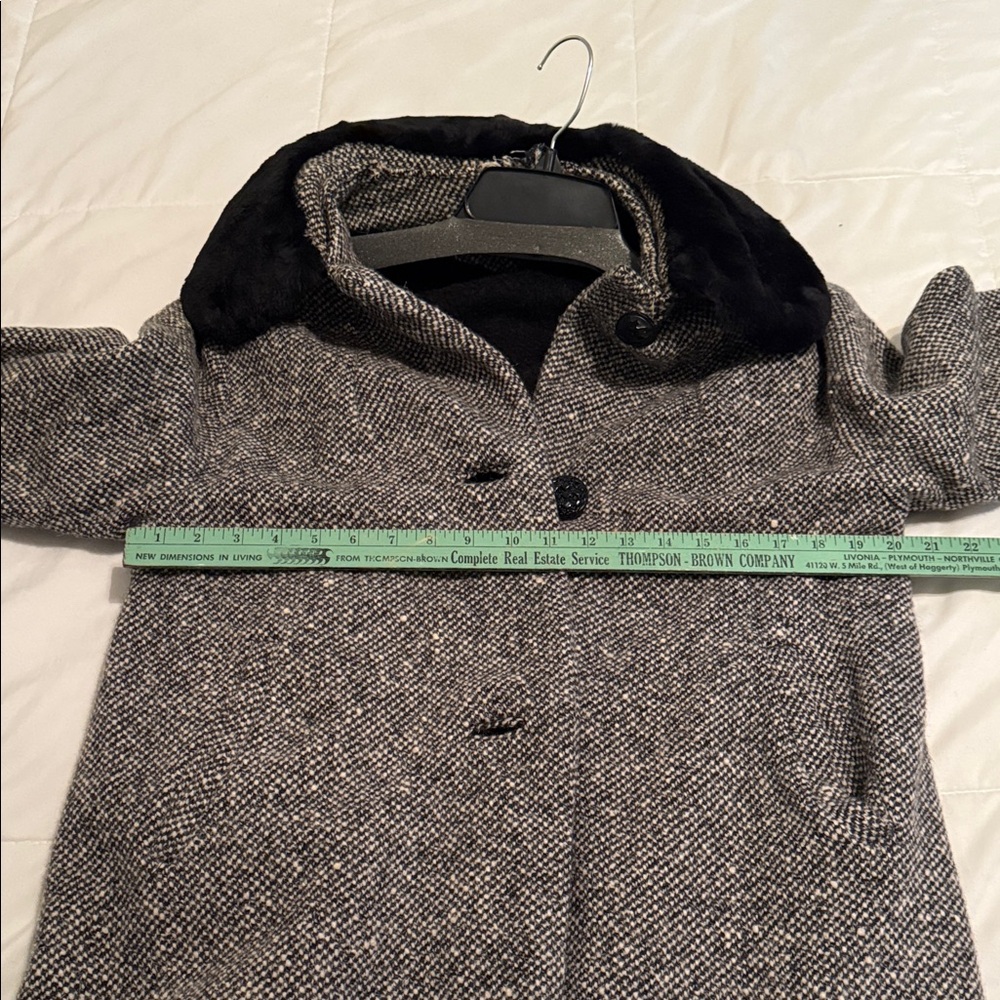 Vintage tweed coat with faux fur collar - Picture 8 of 9